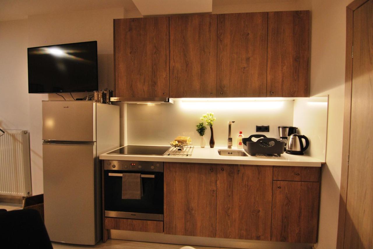 Brand New Cozy Basement Apartment Аргостолион Екстериор снимка