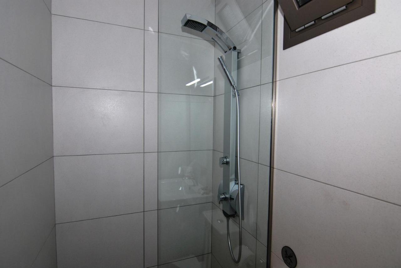 Brand New Cozy Basement Apartment Аргостолион Екстериор снимка